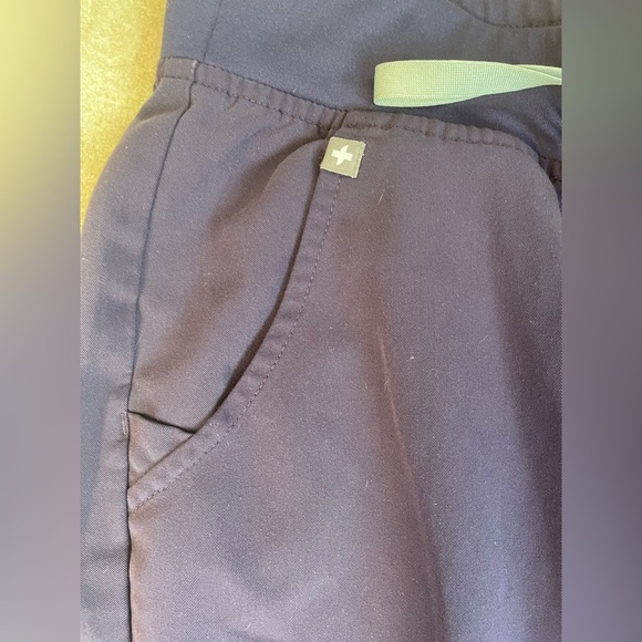 Figs Scrub XS Zamora Jogger Style Pants - Deep purple - Picture 3 of 6